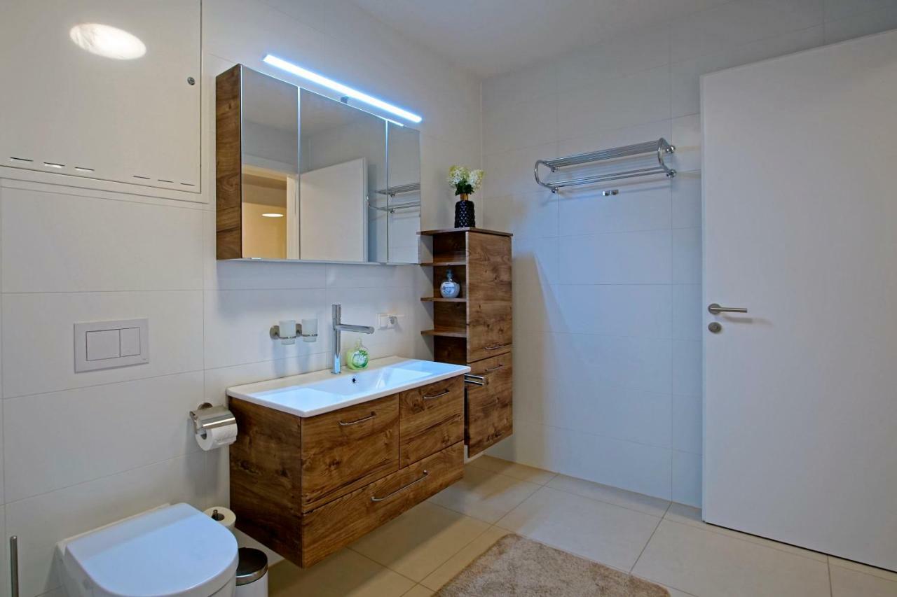 English Theater Apartment At Rathaus Wenen Buitenkant foto